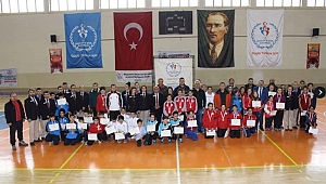 ANALİG MASA TENİSİNDE YARI FİNALDEYİZ