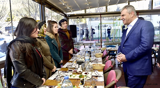 BAŞBAKAN YARDIMCISI KAYNAK GENCLERLE BULUSTU