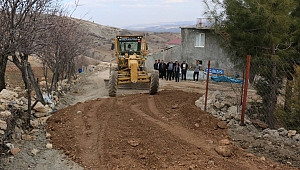 BAŞKAN BOZDAĞ; “MAHALLELERİMİZDE YOL ÇALIŞMALARI ARALIKSIZ DEVAM EDİYOR”