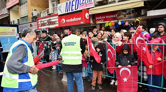 DULKADİROĞLU'NDAN 12 ŞUBAT KAHRAMANLARI ANISINA 12 BİN TÜRK BAYRAĞI
