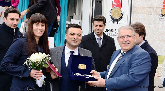 SEVGİYLE ENGELLERİ AŞTILAR