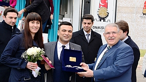 SEVGİYLE ENGELLERİ AŞTILAR