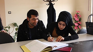 SURİYELİ GENÇ KIZIN NİKÂHINI BAŞKAN ÇELEĞEN KIYDI