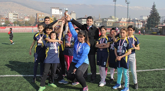 YILDIZ KIZLAR FUTBOL İL BİRİNCİLİĞİ TURNUVASI TAMAMLANDI