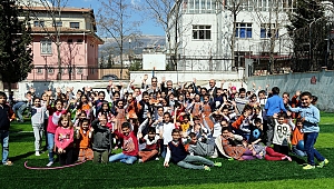 BÜYÜKŞEHİR’DEN SENTETİK ÇİM SERİMİ