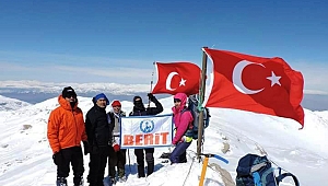 ÇANAKKALE ŞEHİTLERİNİ BERİT DAĞI ZİRVESİNDE ANDILAR