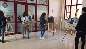 İNDEX’DEN HOCALI RESİM SERGİSİ