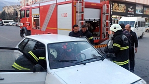 OTOMOBİLDE SÖNDÜRÜLMEYEN SİGARA YANGINA NEDEN OLDU