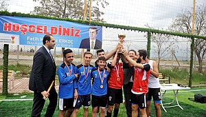 ŞAMPİYON RASİM ÖZDENÖREN HALK KÜTÜPHANESİ