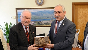 TÜRKİYE MİLLİ OLİMPİYAT KOMİTESİNDEN REKTÖR DEVECİ’YE FAİR PLAY HİZMET MADALYASI