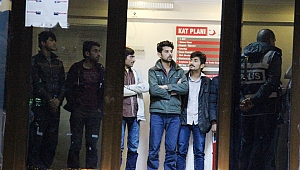 YOLCU OTOBÜSÜNDE 63 KAÇAK GÖÇMEN YAKALANDI 