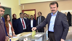 BAŞKAN ERKOÇ OYUNU KULLANDI