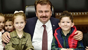 BAŞKAN ERKOÇ’UN MİNİK ZİYARETÇİLERİ