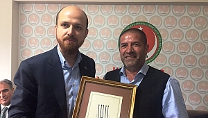 ERDOĞAN'DAN DONDURMA’NIN USTASINA  TEŞEKKÜR PLAKETİ