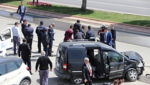 KONTROLDEN ÇIKAN OTOMOBİL, KILIÇDAROĞLU'NU TAKİP EDEN GAZETECİLERİN ARACINA ÇARPTI: 3 YARALI