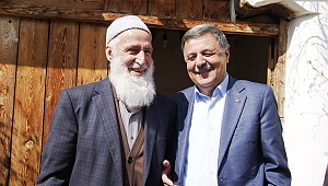 NEVZAT PAKDİL GÖKSUN'LU DOSTLARINDAN EVET OYU İSTEDİ.