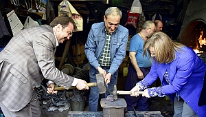 ÖRS ÜZERİNDE DEMİR DÖVDÜLER