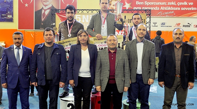 SATRANÇ TURNUVASI ÖDÜLLERİ DAĞITILDI