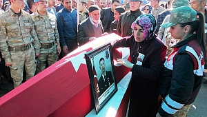  ŞEHİT ANNESİ: “GÜL OĞLUM; GÜLLERE BOYANDI, ŞEHİT OLDU”