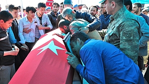  ŞEHİT ANNESİ: “GÜL OĞLUM; GÜLLERE BOYANDI, ŞEHİT OLDU”