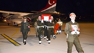 ŞEHİT UZMAN ONBAŞI MEHMET YAVŞAN'IN NAAŞI GECE KARŞILANDI