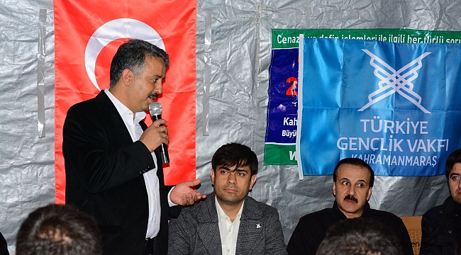 UĞUR DİLİPAK’DAN EVET ÇADIRINA MARŞLI DESTEK