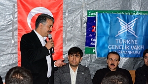 UĞUR DİLİPAK’DAN EVET ÇADIRINA MARŞLI DESTEK