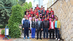 BAŞARILI HOKEY TAKIMLARIMIZDAN ZİYARET