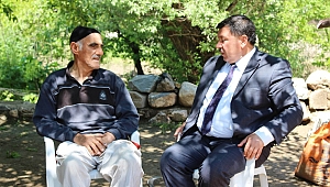 BAŞKAN ÇELEĞEN’DEN YAŞLI VATANDAŞLARA ÇAT KAPI ZİYARET