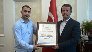 BAŞKAN 'OKUMUŞ' YILIN EN BAŞARILI BELEDİYE BAŞKANI ÖDÜLÜNÜ ALDI
