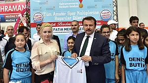 BÜYÜKŞEHİR SPOR KULÜPLERİNE MALZEME DAĞITTI