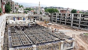 ÇOK KATLI OTOPARKTA KATLAR YÜKSELİYOR