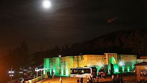 KANDİLLER ESHAB-I KEHF’TE BİR BAŞKA GÜZEL…