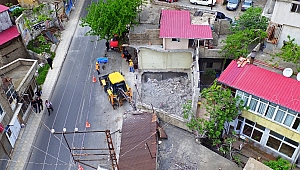 SARAYALTI CADDESİ’NDE YIKIM ÇALIŞMALARI DEVAM EDİYOR