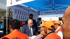 TEMİZLİK PERSONELİNE RAMAZAN HEDİYESİ