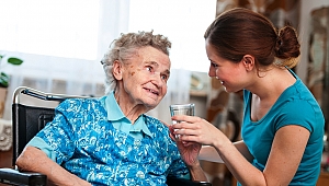 ÜNİVERSİTELİ TEKNİKERLER ENGELLİLERE UMUT OLUYOR