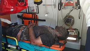 ARAÇTA SIKIŞAN GENÇ, İTFAİYE TARAFINDAN ÇIKARILDI