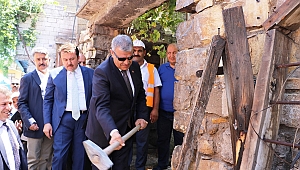 KAHRAMANMARAŞ’TA KENTSEL DÖNÜŞÜMDE İLK KAZMA VURULDU 