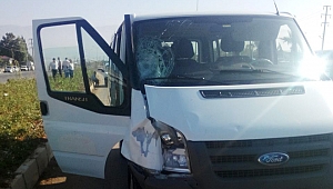 KAMYONET YAYALARA ÇARPTI: 1 ÖLÜ, 2 YARALI