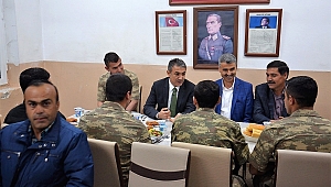 KAYMAKAM AKKOYUN, ASKER VE GÜVENLİK KORUCULARIYLA İFTAR YAPTI