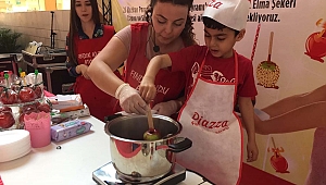 MİNİK ELLER ELMA ŞEKERİ SÜSLEDİ