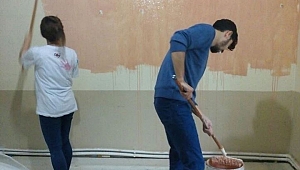 TÜRKOĞLU'NDA TOPLUM GÖNÜLLÜLERİ VAKFI ÖĞRENCİLERİ VE BELEDİYE OKULLARI BOYADI.