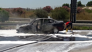 YOLDA ALEV ALARAK YANAN OTOMOBİL KULLANILAMAZ HALE GELDİ