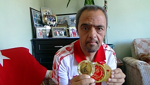 51 YAŞINDAKİ DOWN SENDROMLU YÜZÜCÜNÜN 51 MADALYASI VAR