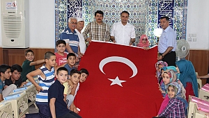 AFŞİNDER, CÜZÜNÜ TAMAMLAYAN ÇOCUKLARA KUR’AN-I KERİM HEDİYE ETTİ