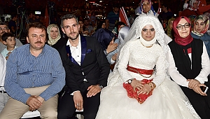 GELİNLE DAMATTAN DEMOKRASİ NÖBETİNE DESTEK