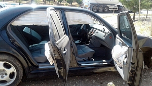 KAHRAMANMARAŞ’TA KIRMIZI IŞIK İHLALİ YAPAN OTOMOBİL YOLDAN ÇIKTI