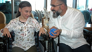 MAVİ KAPAKLARLA BİNLERCE ENGELLİNİN HAYALİNİ GERÇEKLEŞTİRDİ