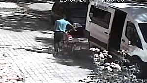 MOTOSİKLET HIRSIZI KAMERAYA ALDIRMADI