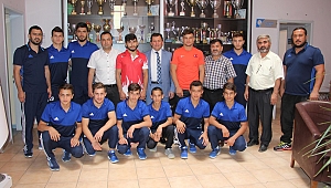 ŞAMPİYON BÜYÜKŞEHİR BELEDİYE SPOR GÜREŞ TAKIMINDAN İL MÜDÜRÜNE ZİYARET